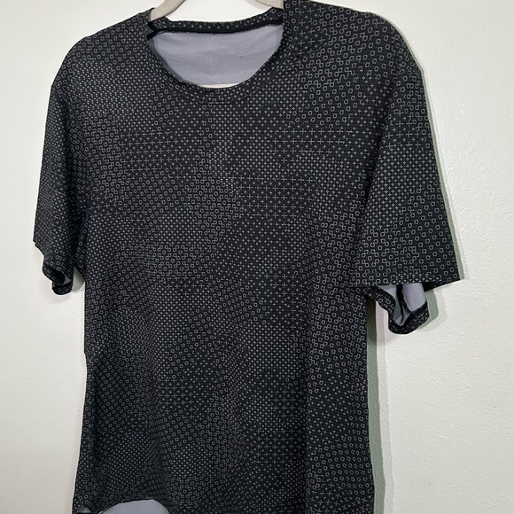 Lululemon men's Run Out short sleeve athletic shirt - Picture 4 of 6
